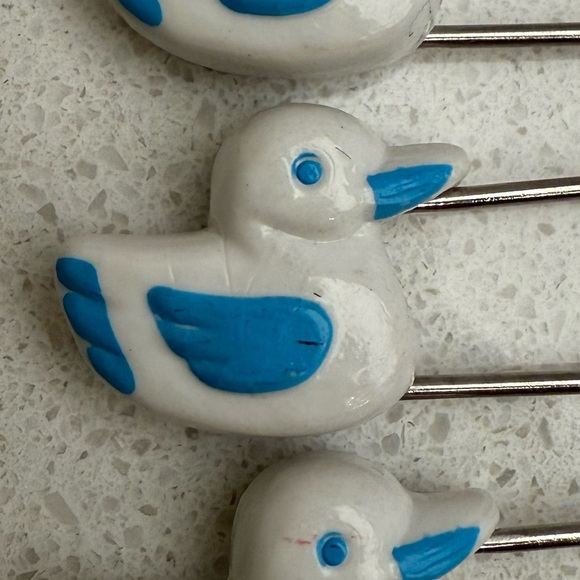 Set of 4 Vintage Duck Diaper Pins Blue and White Nursery Retro Baby - Picture 3 of 6